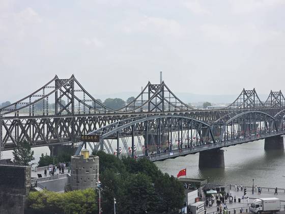 북한과 중국을 잇는 대표적인 관문인 압록강철교(중국 명칭은 중조우의교). 김정은 북한 국무위원장도 방중 당시 이 다리를 통해 중국을 찾았다. 이도성 특파원