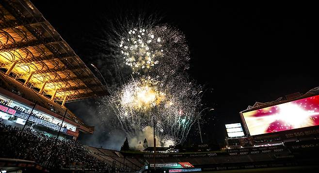 The SSG Landers fireworks festival in August (SSG Landers)