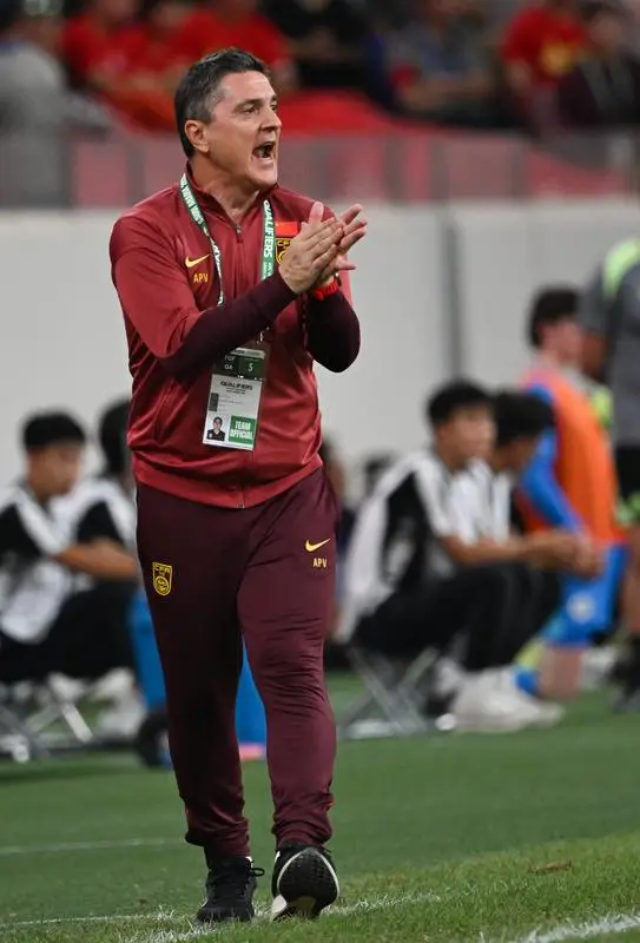 푸치 감독은 “우리는 수비 상황에서 호주를 매우 지루하게 만들었다. 그들은 볼을 어디로 패스해야 할지 알지 못했다. 그들이 할 수 있었던 건 뒷공간으로 롱 패스하는 것뿐이었다. 집중력은 점점 사라졌고 경기 막판에는 우리를 존중하는 모습을 보였다. 우리를 존중한다는 건 그들이 더 이상 위험을 감수하고 싶지 않다는 것이다”라고 주장했다. 사진=소후