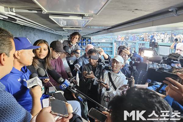 데이브 로버츠 감독이 인터뷰를 갖고 있다. 사진(美 샌프란시스코)= 김재호 특파원