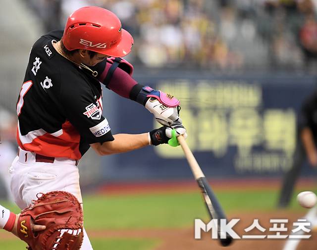 13일 잠실 LG전에서 불방망이를 휘두른 박찬호. 사진(잠실 서울)=천정환 기자