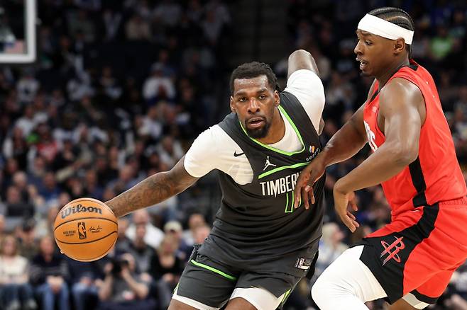 미네소타 팀버울브스의 센터 나즈 리드의 누나가 최근 남자친구의 총격에 살해당하는 사건이 발생했다. 사진은 지난 2월6일(현지시각) 미국 프로농구 미네소타 팀버울브스 센터 나즈 리드(오른쪽 두번째)가 활약하고 있는 모습. /사진=로이터