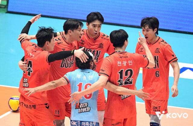 OK저축은행이 컵 대회 첫 경기를 승리로 장식했다./KOVO
