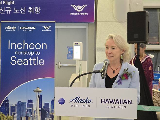 인천~시애틀 노선 첫 취항식에 참석한 하와이안 항공 다이애나 벌켓 라코우 신임 사장