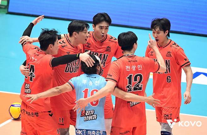 2025 여수·NH농협컵 프로배구대회 개막전에서 승리한 남자배구 OK저축은행. (사진=KOVO 제공). 2025.09.13. *재판매 및 DB 금지
