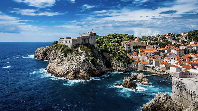 두브로브니크 구시가지의 서문인 필레 문 밖에 위치한 거대한 방어 요새이자 극장인 로브리예나츠. 사진제공|크로아티아관광청/CNTB