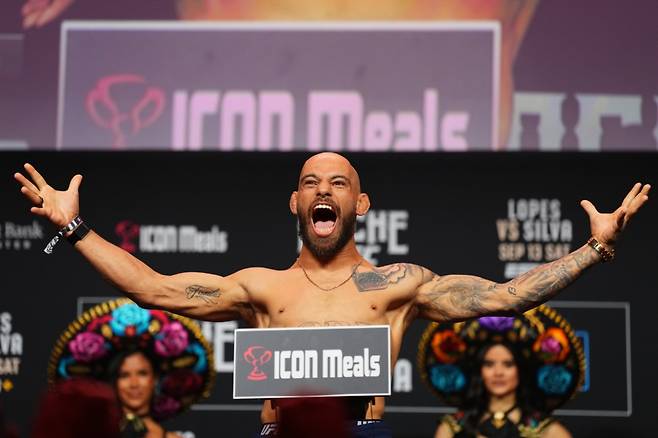 제앙 실바 계체 중. /사진=UFC 제공