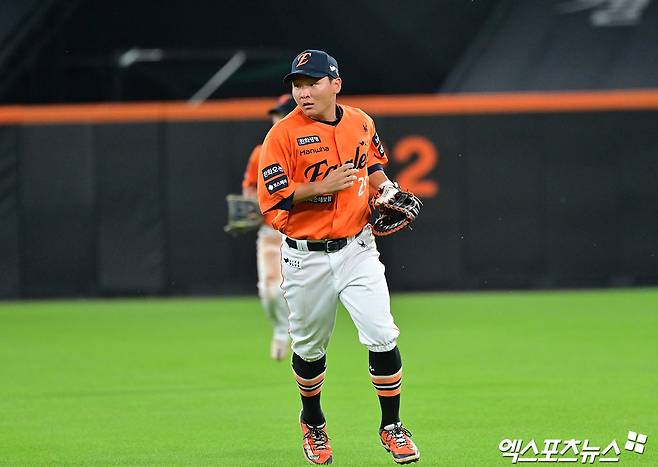 한화 이글스 김태연이 13일 대전 한화생명볼파크에서 열린 2025 신한 SOL Bank KBO리그 키움 히어로즈와의 팀 간 14차전에서 5회말 얼굴에 사구를 맞고 교체, 인근 병원으로 이동했다. 엑스포츠뉴스DB