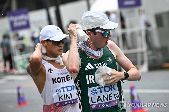 한국 경보 국가대표 김민규 (도쿄 AFP=연합뉴스) 김민규가 13일 일본 도쿄에서 열린 2025 세계육상선수권대회 남자 경보 35㎞ 경기에서 역주하고 있다.