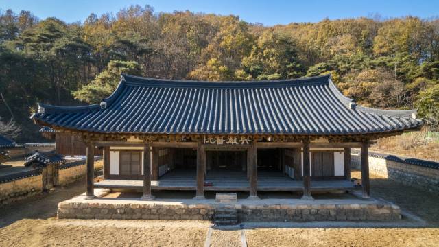 상주 흥암서원은 1716년 숙종이 직접 쓴 해서체의