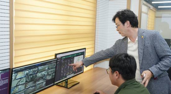 서영진 ㈜송우인포텍 대표가 회사 자체 관련 기술에 대해 설명하고 있다.