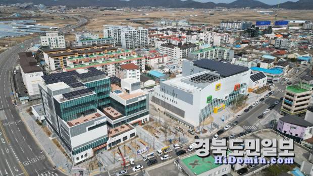 흥해특별재생공간. 왼쪽부터 북구보건소 겸 트라우마센터, 포은흥해도서관, 아이누리. 사진=포항시 제공