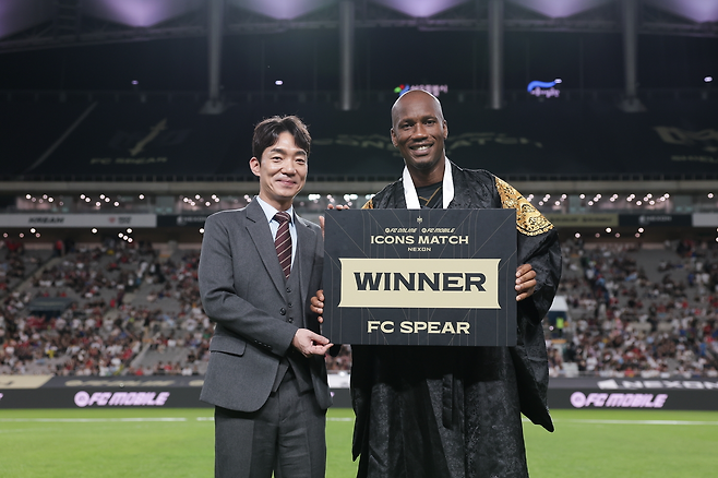 FC 스피어가 '2025 아이콘매치' 1일차 이벤트매치의 승리 팀이 됐다(제공=넥슨).