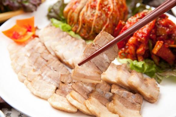 돼지고기, 소고기 등 육류는 흡수가 잘 되는 비타민 B12, 철분이 많다. 삶아서 먹는 게 더욱 좋다. [사진=게티이미지뱅크]