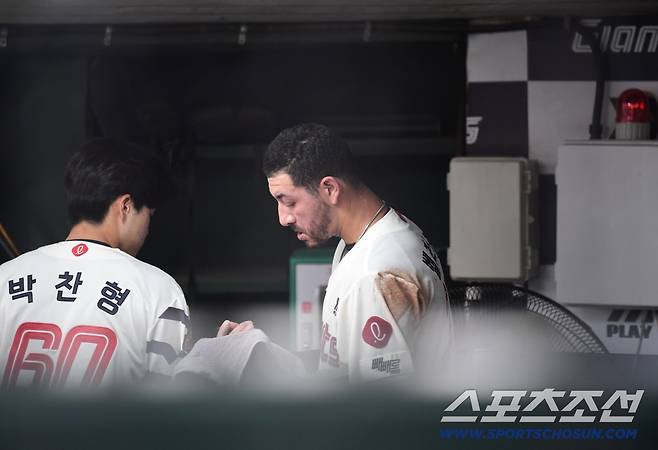 땀을 닦고 있는 벨라스케즈.