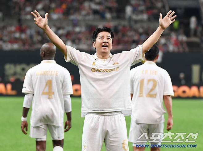 '2025 아이콘매치: 창의 귀환, 반격의 시작'이 14일 오후 서울 상암월드컵경기장에서 열렸다. 실드 유나이티드 박주호가 역전 결승골을 넣은 후 환호하고 있다. 상암=정재근 기자 cjg@sportschosun.com/2025.9.14/