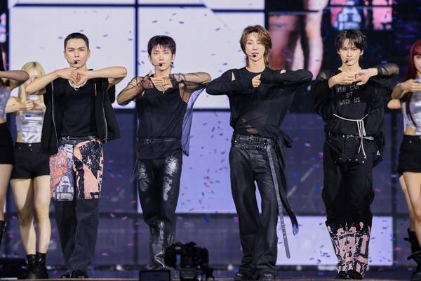 세븐틴 조슈아, 버논,&nbsp;디에잇, 준(왼쪽부터)&nbsp;ⓒ플레디스 엔터테인먼트