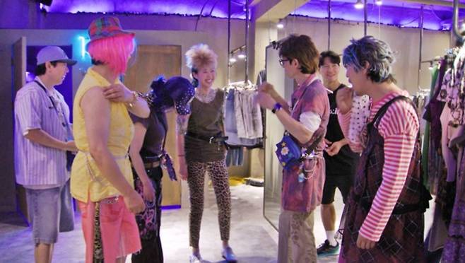 ‘런닝맨’ 시민들조차 뒷걸음질한 정체불명 '케데헌' 패러디 현장