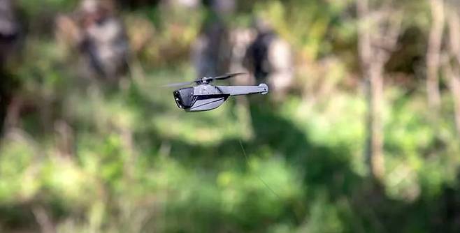 무게는 32g의 '블랙호넷 3'는 소음이 거의 없고 싸움이 치열한 작전 환경에 적합한 초경량 드론이다. 실황 동영상과 HD 스틸 이미지를 운영자에게 전송한다. 병사가 전장 상황을 즉각적으로 인식할 수 있도록 지원함으로써 작전을 보다 효율적으로 수행할 수 있다. 텔레다인 플리어사 홈페이지 캡처