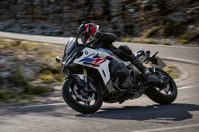 BMW 투어러 뉴 R 1300 RS 사진=BMW