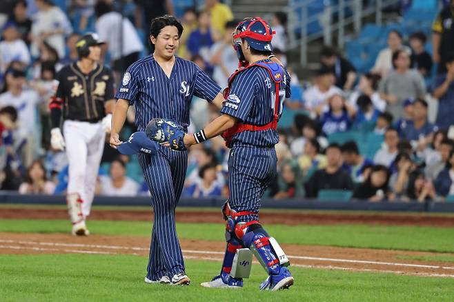 삼성 양창섭-강민호. 삼성 제공