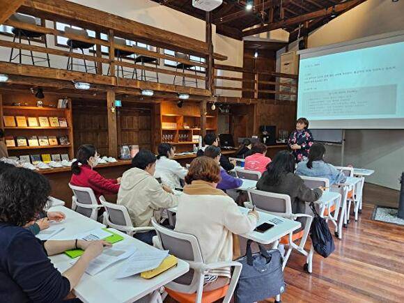 대구시가 '동성로 르네상스 프로젝트'의 하나로 추진 중인 '도심캠퍼스' 강의 장면 [사진=대구시]