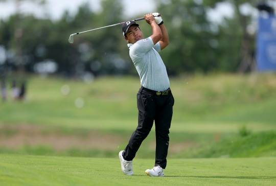 히가 카즈키의 아이언 샷. 사진[연합뉴스]
