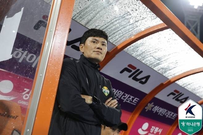 강원 FC 정경호 감독. 사진=한국프로축구연맹