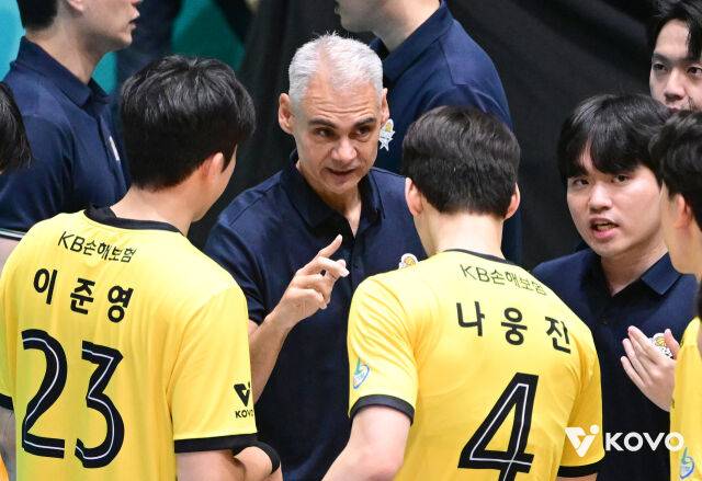 KB손해보험 레오나르도 아폰소 감독./KOVO