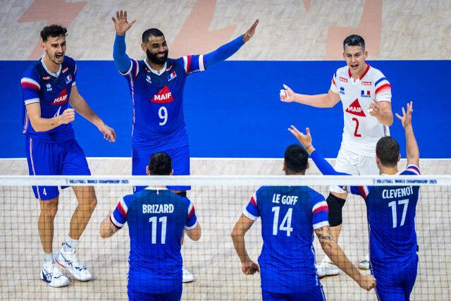 환호하는 프랑스 선수들./Volleyballworld