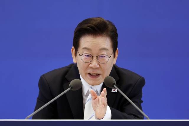 이재명 대통령이 11일 청와대 영빈관에서 열린 취임 100일 기자회견 '회복을 위한 100일, 미래를 위한 성장'에서 발언하고 있다. 대통령실사진기자단