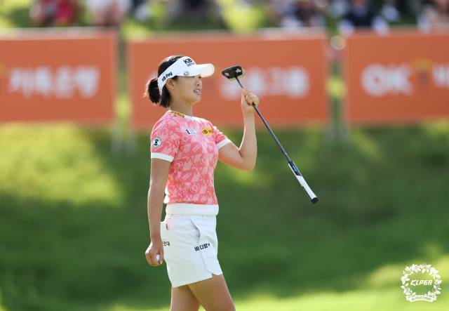 18번 홀에서 우승을 확정한 후 기뻐하는 방신실. 사진 제공=KLPGA