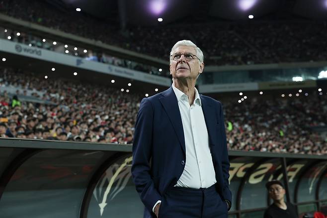 ‘2025 아이콘 매치: 창의 귀환, 반격의 시작’이 14일 서울월드컵경기장을 가득 메우며 성황리에 열렸다. FC스피어 아센 웽거 감독. 사진제공|넥슨