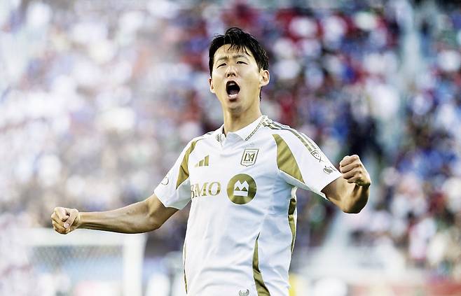 손흥민이 14일 미국 캘리포니아주 산타클라라 리바이 스타디움에서 열린 MLS 산호세 어스퀘이크와 원정 경기에서 52초 만에 선제골을 터뜨린 뒤 포효하고 있다. 산타클라라 | 로이터연합뉴스