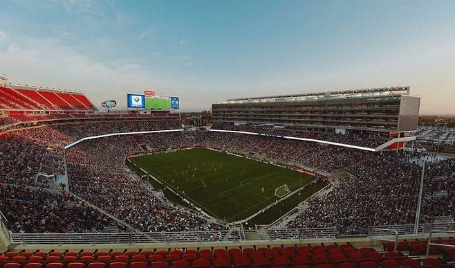 미국 프로축구 메이저리그사커(MLS) 산호세 어스퀘이크스 구단이 로스앤젤레스(LA)FC와 경기를 할 때마다 임시 홈구장으로 사용하는 리바이스 스타디움 전경. /사진=산호세 구단 SNS 캡처