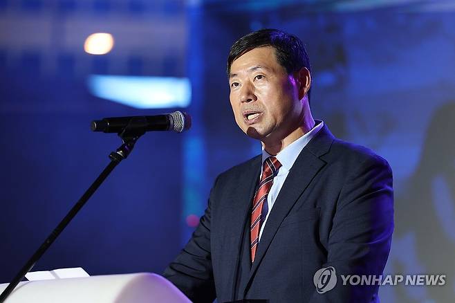 아프리카 패션쇼 축사하는 황대일 사장 (서울=연합뉴스) 임화영 기자 = 황대일 연합뉴스 사장이 13일 서울 중구 동대문디자인플라자(DDP)에서 열린 '제8회 서울아프리카페스티벌'의 아프리카 패션쇼에 앞서 축사를 하고 있다. 2025.9.14 hwayoung7@yna.co.kr