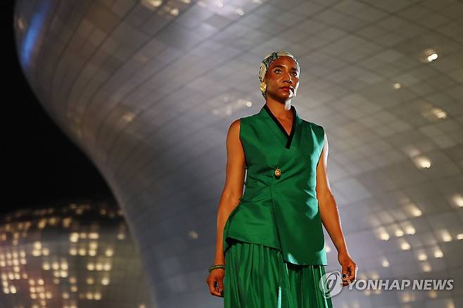 아프리카의 미 (서울=연합뉴스) 임화영 기자 = 13일 서울 중구 동대문디자인플라자(DDP)에서 '제8회 서울아프리카페스티벌'의 아프리카 패션쇼가 진행되고 있다. 2025.9.14 hwayoung7@yna.co.kr
