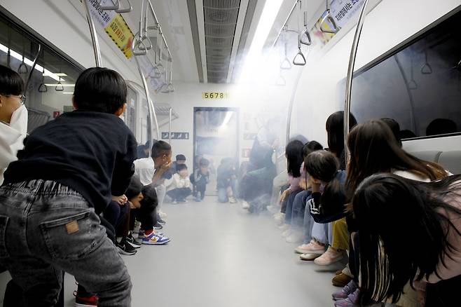 마곡안전체험관 지하철 안전체험 모습 [서울 강서구 제공. 재판매 및 DB 금지]