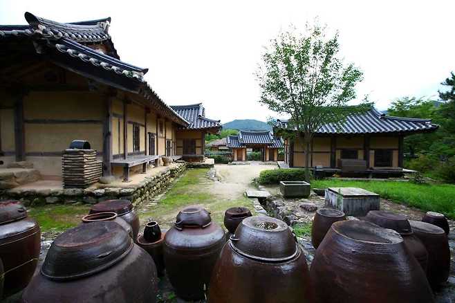 조선시대 선비들의 숨결이 묻어 있는 선비촌.