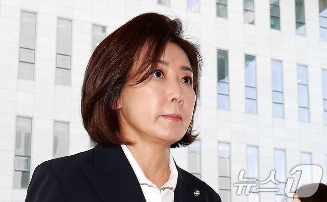 나경원 국민의힘 의원이 15일 서울 양천구 남부지법에서 열린 '지난 2019년 벌어진 국회 패스트트랙(신속처리안건) 충돌 사건' 1심 결심 공판에 출석하고 있다. 2025.9.15/뉴스1 ⓒ News1 박지혜 기자