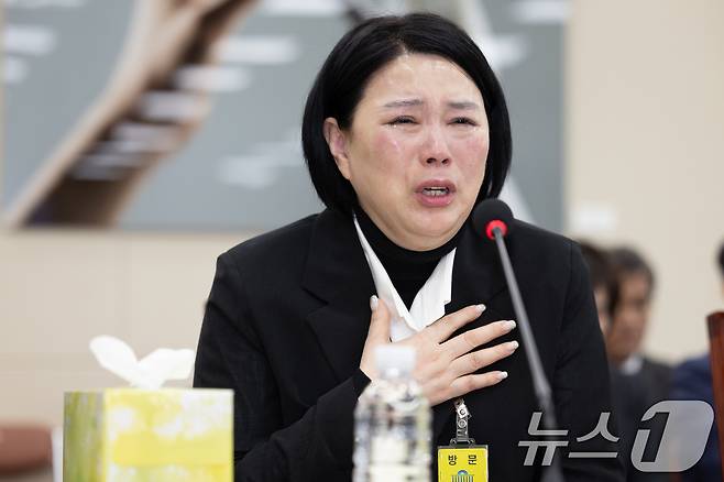 직장 내 괴롭힘으로 숨진 기상캐스터 고(故) 오요안나 씨의 어머니인 장연미 씨. 2025.4.18/뉴스1 ⓒ News1 이재명 기자