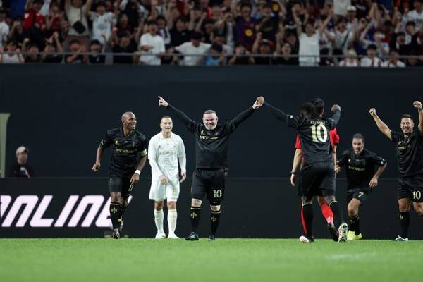 FC 스피어의 웨인 루니가 14일 서울 마포구 상암 월드컵 경기장에서 열린 실드 유나이티드와의 경기에서 득점 후 기뻐하고 있다. /사진=넥슨 제공