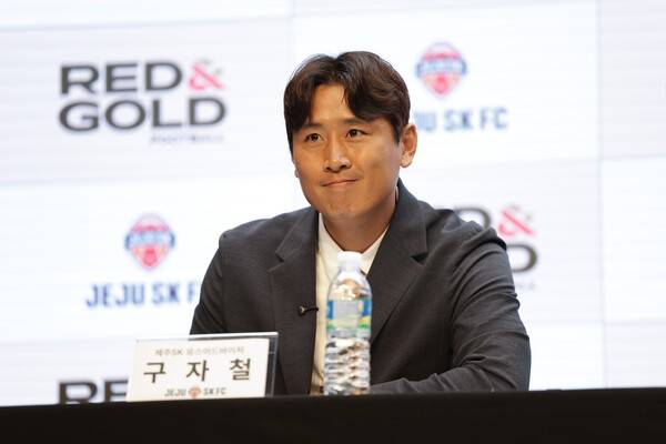 15일&nbsp;스탠포드호텔 그랜드볼룸홀에서 제주SK-R&G 파트너 조인식에서 이야기하는 구자철 제주SK 유소년 어드바이저. /사진=제주SK