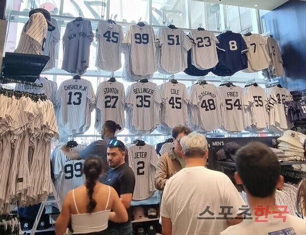 양키스타디움에 위치한 뉴욕 양키스 공식 매장. ⓒ스포츠한국 김성수 기자