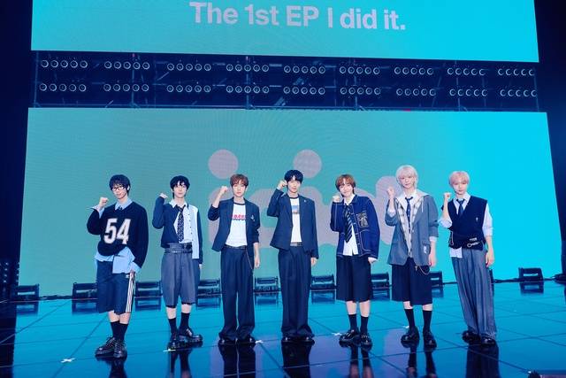 15일 오후 6시 발매되는 그룹 아이딧의 데뷔 앨범 '아이 디드 잇.'에는 타이틀곡 '제멋대로 찬란하게'를 비롯해 총 8곡이 수록됐다./스타쉽엔터테인먼트