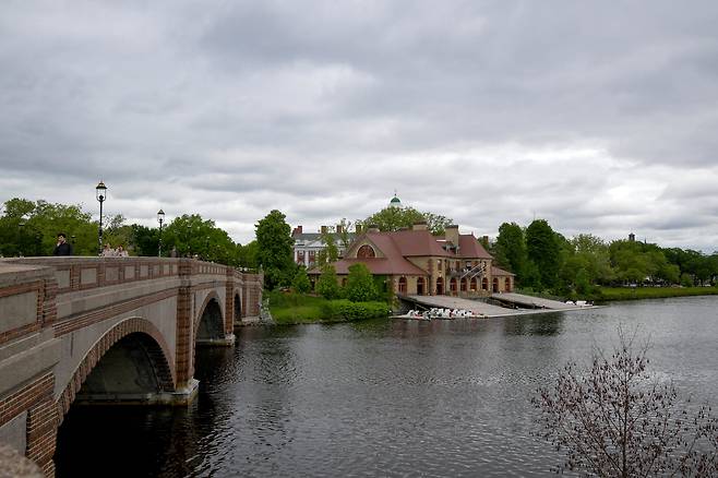 9월 미국의 가을 학기가 시작된 가운데 입국 금지 조치를 받은 19국 소속 유학생들이 비자 발급을 받지 못하고 있다./로이터 연합뉴스