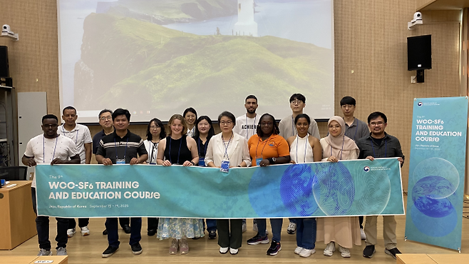 기상청은 15~19일 제주도 국립기상과학원에서 세계기상기구 지구대기감시 프로그램에 참여 중인 8개국을 대상으로 '제9차 육불화황 세계표준센터 교육훈련과정'을 실시했다. 기상청 제공