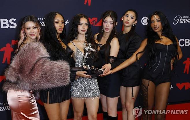 하이브와 게펜레코드가 협업해 만든 글로벌 걸그룹 캣츠아이는 방시혁 의장이 주도한 ‘멀티 홈, 멀티 장르(Multi-home, Multi-genre)’ 전략의 결실이다. 연합뉴스 제공