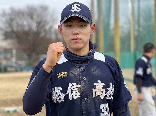 올해 신인 드래프트 야수 최대어로 평가받는 유신고 3루수 신재인. 야반도주