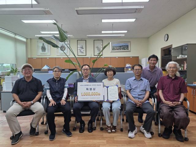 ▲ 양양문화원 연구원들. (왼쪽부터) 한상호 연구원, 김재환 연구원, 박상민 양양문화원장, 김영미 연구원, 윤여경 양양학연구소장, 김진하 양양문화원 사무국장, 김준호 연구원.  김영미 연구원 제공